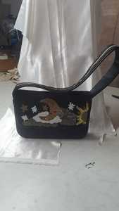กระเป๋าถือแบบลำลองประดับลูกปัดแก้วสีสันตามสั่ง ได้รับการรับรองจาก MS Handicraft พร้อมหูหิ้วทำมือจากอินเดีย รูปทรงตามสั่ง - Product Image 6