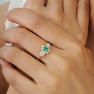 Beautiful Vintage Inspired 925 Sterling <b>Silver</b> 100% Genuine <b>Emerald</b> & Diamond Cluster <b>Ring</b> For Women's Party Wear - Product Image 4