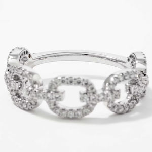 Anillo de Compromiso de Diseño en Oro Blanco de 14K con Diamante Cultivado en Laboratorio de 0.56 Ct, Corte Pavé, Motivo de Eslabones de Media Eternidad, Certificado IGI - Product Image 3