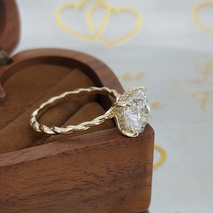Bague de fiançailles solitaire en diamant de laboratoire taille Asscher, 3,12 carats, couleur E, pureté VVS2, certifiée IGI, or jaune 18 carats - Product Image 5