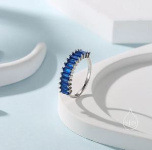 Anillo de Boda de Lujo con Zirconia Baguette en Plata de Ley 925, Diseño de Infinito Azul/Verde, con Racimo de Zirconias en Plata/Oro - Product Image 3