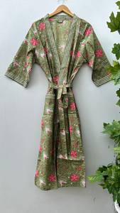 Robe kimono en coton à fleurs style bohème, léger et idéal comme paréo de plage - Product Image 4