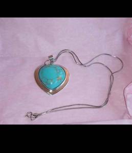 Colgante de Corazón de Plata de Ley con Turquesa y Cadena, Joyería Artesanal con Piedras Preciosas, Diseño Elegante para Mujer, Venta al por Mayor - Product Image 4