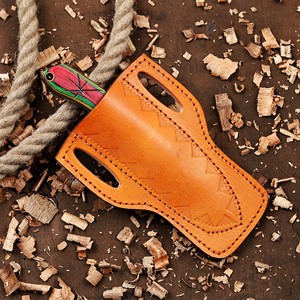 มีด EDC แบบใบตายติดกัน รุ่น Nordic Forge แบบกำหนดเองได้ พร้อมปลอกแบบ Pancake ขนาด 6 นิ้ว ปลายใบมีดแบบ Drop Point ด้ามจับทำจากไม้ Pakka เหมาะสำหรับการลอกหนัง การตั้งแคมป์ และการล่าสัตว์ - Product Image 6