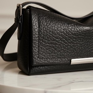 Sac bandoulière en cuir véritable pour femme, pochette légère, sac à main ouvert minimaliste, élégant et de haute qualité pour le quotidien - Product Image 3