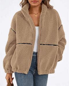 Chaqueta de Forro Polar Sherpa Color Camel para Mujer, con Ribete de Cuero Sintético, Cierre Completo, Cuello Alto y Dobladillo Elástico, Fabricación B2B, Suministro OEM - Product Image 1