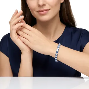 สร้อยข้อมือเทนนิสฮิปฮอปทรงหัวใจประดับเพชรบาแกตต์เคลือบทอง 14k สองสี ดีไซน์หรูหราสำหรับผู้หญิง เครื่องประดับแฟชั่นสุดฮิต - Product Image 4