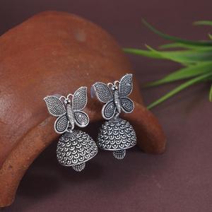 Boucles d'oreilles pendantes en argent oxydé avec perle - Jhumka ethnique vintage en alliage - Product Image 5