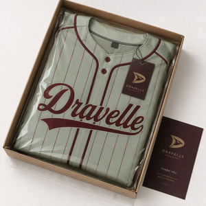 Uniforme de Béisbol y Sóftbol para Hombre, Jersey a Rayas con Ribete Color Borgoña, Pantalones a Juego, Conjunto para Partido - Product Image 4