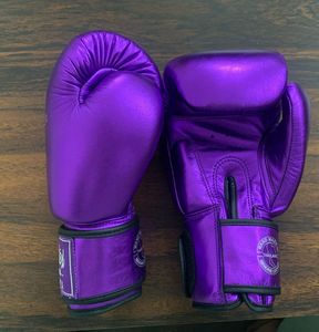 นวมชกมวย Fairtex รุ่นใหม่ล่าสุด - หนังแท้สำหรับฝึกซ้อมและต่อยมวย - อุปกรณ์มวยไทยสีดำ ขนาด 10 ออนซ์ ถึง 18 ออนซ์ - Product Image 3