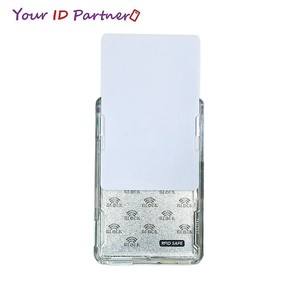 Portatarjetas de plástico transparente con bloqueo RFID - Product Image 2
