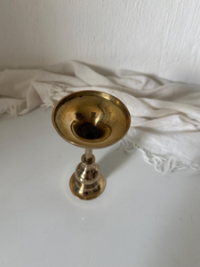 Support de bougie conique vintage en laiton avec boucheur en forme d'urne, bougeoir décoratif en laiton antique - Product Image 4