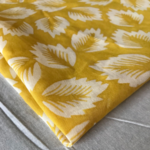 Tissu en coton léger et écologique imprimé à la main avec motif de feuilles |   pour Robes, Kurtis et Hauts - Product Image 4