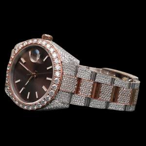 Reloj de Hombre Personalizado Atractivo de Dos Tonos con Esfera Marrón y Diamantes de Moissanita de Corte Redondo Totalmente Cubiertos de Piedras, en Oferta - Product Image 2