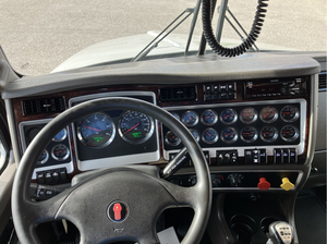 Camion pétrolier Kenworth T800 à double essieu, modèle 2018, très propre, d'occasion (3-4 mois), moteur Cummins 525HP, transmission automatique, livraison mondiale - Product Image 4
