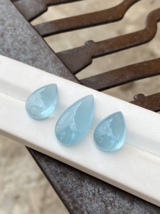 Aigue-marine naturelle, ensemble de 3 pièces, forme poire, cabochon, une pierre précieuse d'une beauté inégalée, avec une belle couleur et une excellente qualité, 31,30 carats - Product Image 3