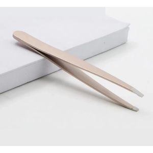Pince à épiler de luxe en acier inoxydable, pointe inclinée, pointe pointue, design moderne, finition noire durable - Product Image 1