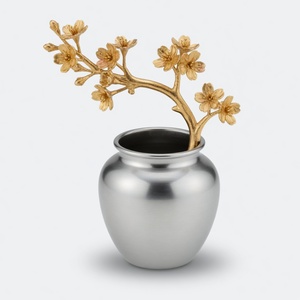 Vase en aluminium moulé en forme de bourgeon de cerisier, plaqué nickel argenté, pièce décorative de table, style zen asiatique, fait main, décoration d'intérieur, centre de table - Product Image 1