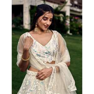 Fabulous Off-White Lentejuelas Red Tradicional Lehenga Choli Con Dupatta - Product Image 3