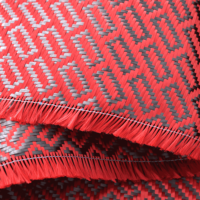 Tissu en fibre de carbone rouge 3K 240GSM à motif chaîne rectangulaire pour garnitures intérieures automobiles et panneaux composites décoratifs
