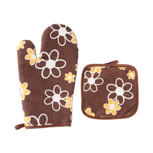 2024 mitaines de four isolées de haute qualité gants de cuisine en coton résistant à la chaleur avec cintre imprimé en gros pour la cuisson au micro-ondes - Product Image 1