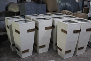 กระถางต้นไม้ทรงสี่เหลี่ยมผืนผ้า รุ่น Elegance Mosaic KNT สีขาว ทำจากไฟเบอร์กลาส แกะสลักด้วยมือ ดีไซน์คลาสสิก ผิวเรียบเงางาม ใช้ได้ทั้งภายในและภายนอกอาคาร ดีไซน์โดดเด่นไม่เหมือนใคร - Product Image 6