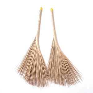 Balais en fibres de coco naturelles, robustes, pour balayage extérieur de jardins et cours - Fournisseur Vietnamien - Product Image 1