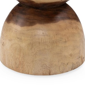La table d'appoint ronde en bois de Suar naturel présente une silhouette de sablier distinctive, sculptée dans le bois de Suar avec une finition naturelle. - Product Image 4