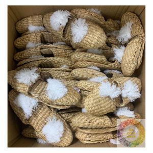 Pantoufles en jacinthe d'eau naturelles faites à la main, écologiques, tissées, pour l'intérieur, fabricant vietnamien, vente en gros, export en vrac, qualité supérieure - Product Image 1
