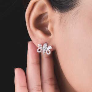 Boucles d'oreilles fines en diamant papillon - Product Image 2