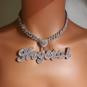 Collar con Colgante de Letra con Diamantes Estilo Hip Hop, Ideal para Fiestas, Estilo Urbano y Regalos, Disponible para Exportación - Product Image 1