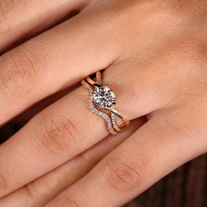 Ensemble de bague de fiançailles avec diamant rond 3CT, or massif 18K, diamant de laboratoire 3.10CT couleur E VVS2, bague assortie incurvée 0.12CT - Product Image 1