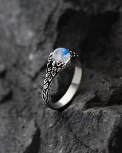 Anillo de Plata de Ley con Piedra Lunar, Anillo de Compromiso con Diseño de Corteza de Árbol, Joyería Inspirada en la Naturaleza, Anillo con Hoja de Vid, Regalo para Novia - Product Image 2
