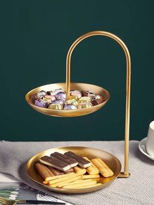 Elegante bandeja de metal negra y dorada para chocolate, diseño de plato curvo, decorativa para exhibir postres - Product Image 2