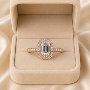 Bague de fiançailles et de mariage avec halo de diamants de laboratoire taille émeraude |   Bijoux de mariée de luxe pour femmes en or 18 carats avec clarté VVS-VS couleur D - Product Image 2