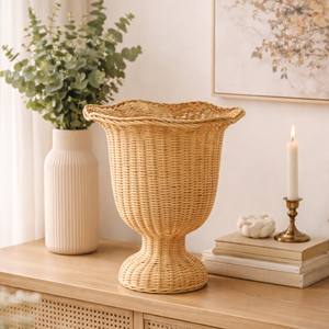 Vase Urne Moderne en Rotin Festonné sur Pieds, Tendance Actuelle, Décoration d'Intérieur, Vase à Fleurs, Urnes de Table, Style Bohème Vintage, Fabriqué au Vietnam - Product Image 6
