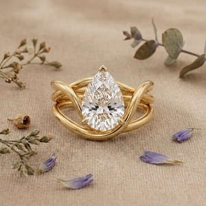 Anillo de compromiso de oro de 14 quilates con diamantes talla pera, diseño multibanda envolvente, joyería de lujo de diseñador para mujer - Product Image 1
