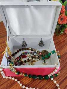 กล่องใส่เครื่องประดับงานปักมือสวยงาม ประกายเงางาม ผลิตโดยดีไซเนอร์ชั้นนำของอินเดีย - Product Image 2