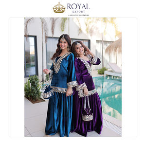 Ropa Pakistaní de Diseñador a Precio Accesible, Nueva Colección de Trajes de Terciopelo con Bordado para Mujer - Product Image 3