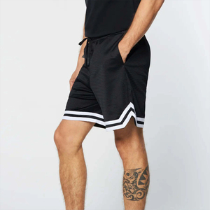 Shorts de sport rayés noirs pour hommes avec bande latérale blanche, taille à cordon de serrage, tissu en maille respirant, longueur courte - Product Image 2