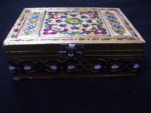 Caja de Regalo de Chocolate con Tapa de Madera, Diseño de Metal de Latón Hecho a Mano, Meenakari, Grabado en Relieve, Chapado en Oro, Oxidado Antiguo - Product Image 4