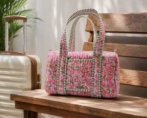 Sac de voyage matelassé en coton à motif floral, sac de week-end vintage décontracté avec fermeture éclair pour les courts séjours - Product Image 1