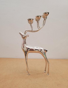 Portavelas de Reno Navideño – Soporte de Metal de Lujo para Velas de Té, Decoración del Hogar, Centro de Mesa y Regalos - Product Image 1