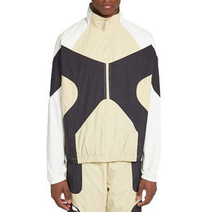 Conjunto de dos piezas transpirable con estampado personalizado para hombre, chaqueta cortavientos de nailon con cremallera reflectante y pantalones cortos para chándal de otoño - Product Image 6