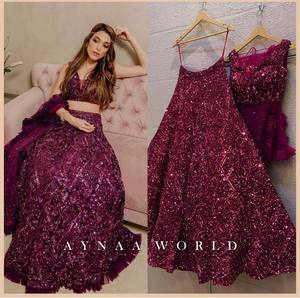 Deslumbra en esta temporada festiva con el hermoso y moderno Lehenga Choli de terciopelo de ZAIN EXPORT - Secado rápido para fiestas, bodas y graduaciones - Product Image 6