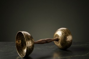 Bol chantant double en bronze antique traditionnel fait main |   Instrument de guérison sonore tibétain 39 cm, marque Samyak du Népal - Product Image 6