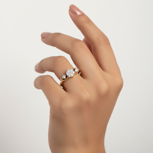Anillo de Oro de 10k Hecho a Mano, Diseño Personalizado, Anillo de Compromiso con Diamantes Cultivados en Laboratorio VVS1 con Diseño Floral para Mujer - Product Image 3