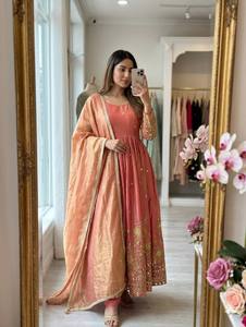 TENNECY Conjunto de Vestido Anarkali de Georgette Sintética Pesada para Mujer con Dupatta de Lentejuelas, Largo hasta el Tobillo, para Fiestas, Todas las Estaciones - Product Image 5