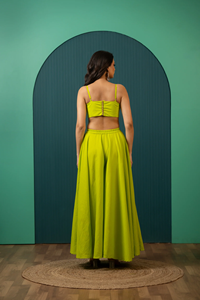 Ensemble coordonné deux pièces en coton vert lime Sukoon avec haut court et pantalon palazzo évasé |   Vêtements d'été légers pour femmes, style décontracté - Product Image 2
