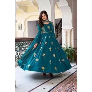 Robe de soirée violette taille XL avec broderie et sequins pour un look élégant, marque SP - Product Image 3